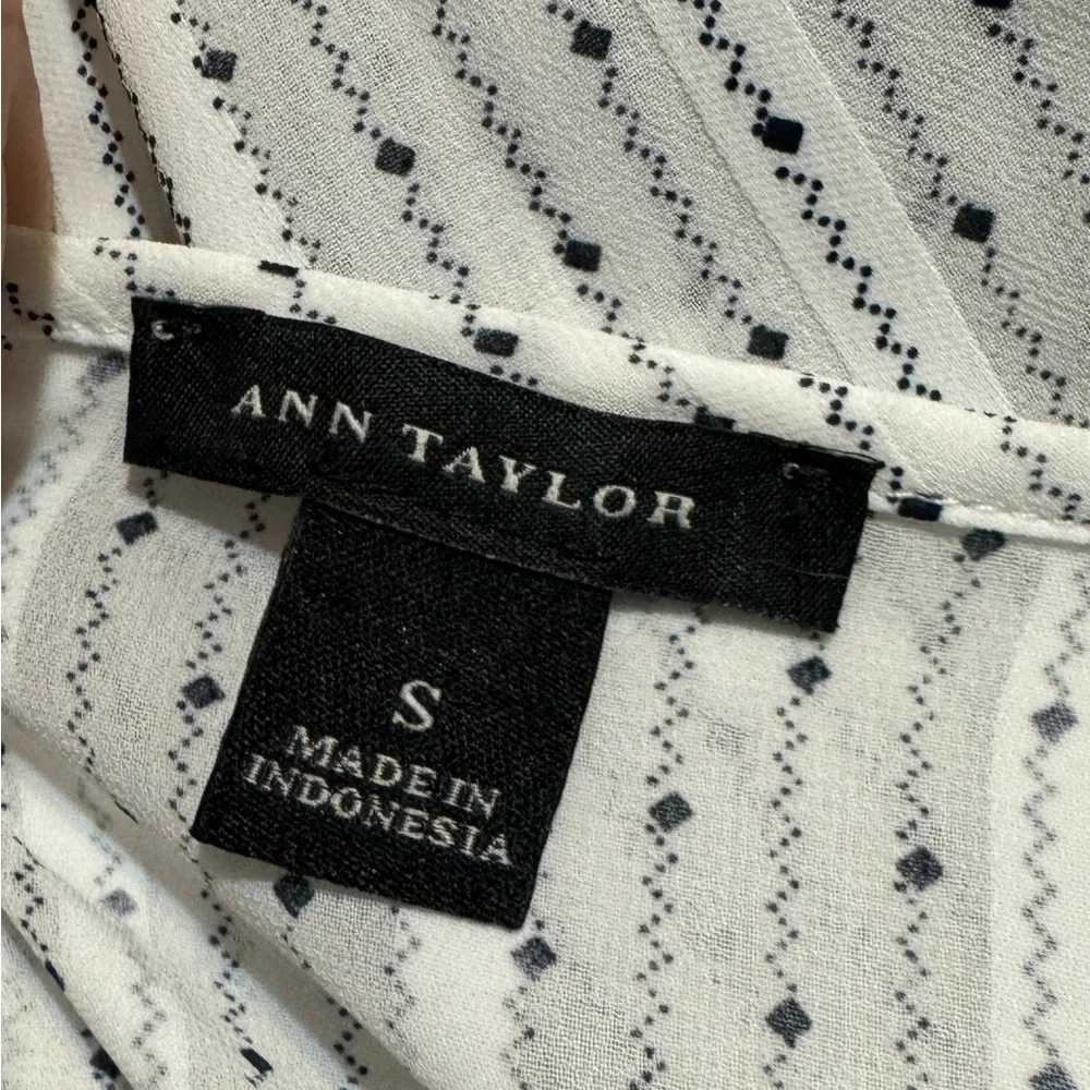 ❤️ANN TAYLOR PRISTINE PERFECT for OFFICE/CAREER BLOUSE SMALL #V - Picture 7 of 7